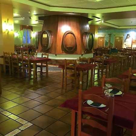 Hostal Zubi XXI Puente la Reina Buitenkant foto